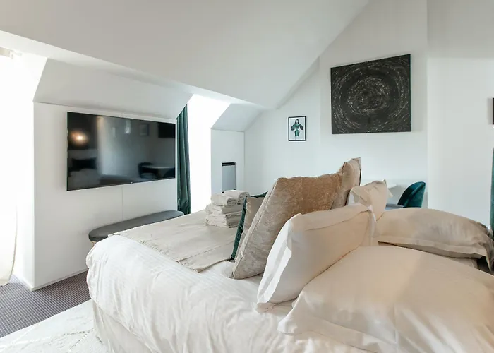 Проживание в семье La Petite Fugue Бон